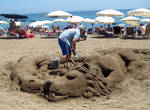 Песчаные фигуры на пляжах Барселоны