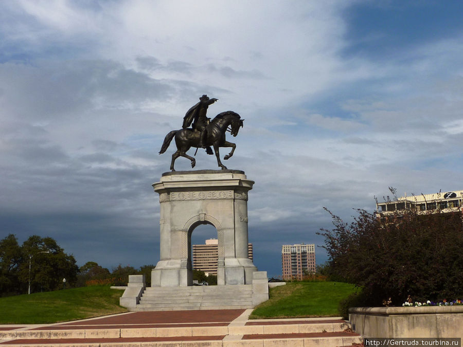 Памятник Сэму Хьюстону в центре Херманн Парка. Хьюстон, CША