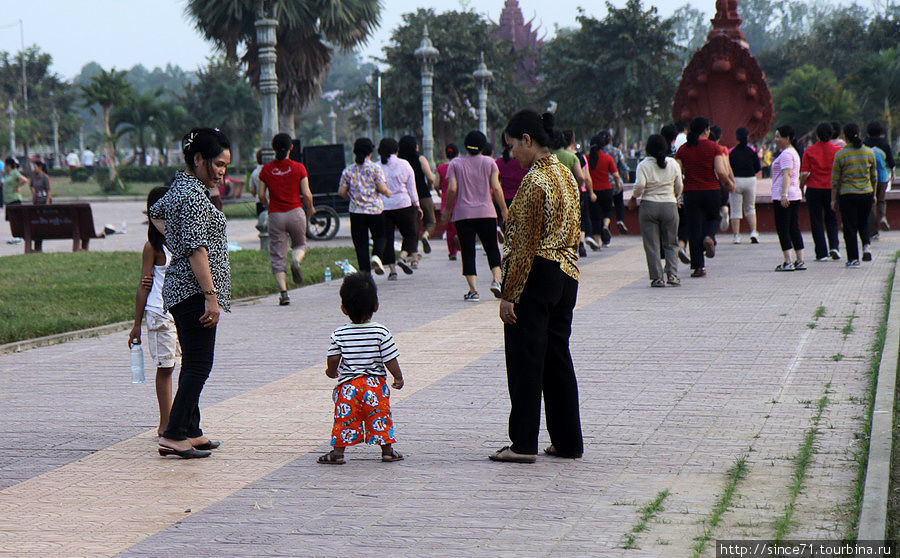 6. Парк в центре города. Баттамбанг, Камбоджа
