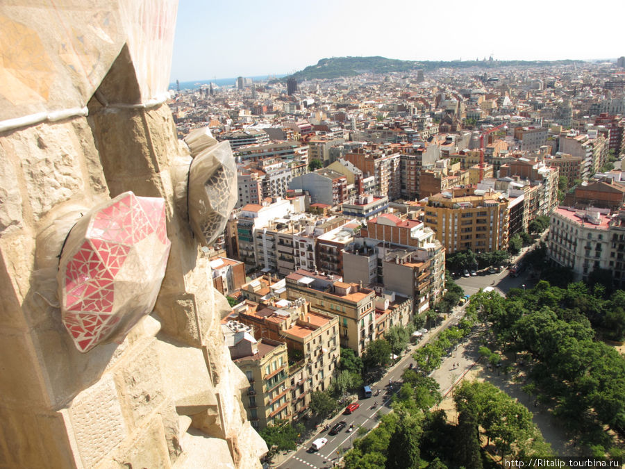 Город - фейерверк Барселона, Испания