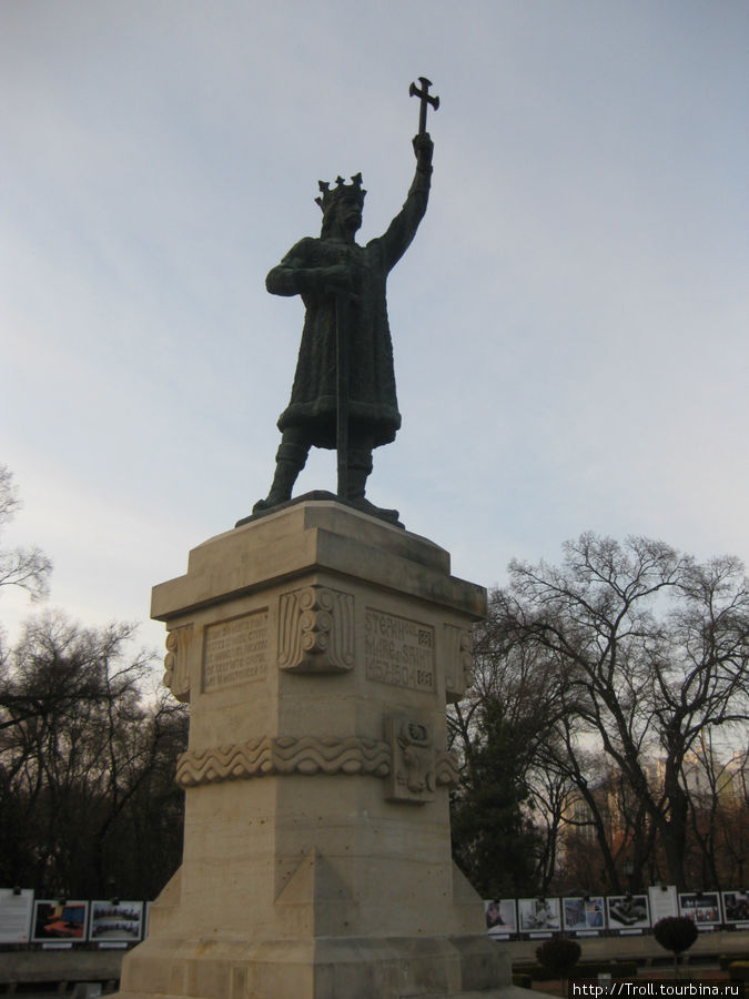 Памятник Штефану чел Маре Кишинёв, Молдова