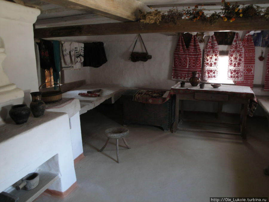 Внутри хаты Внутри хаты