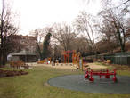 Игровая площадка в саду Кинских.