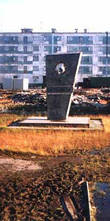 Памятник Ленину в Тикси: от изображения Ильича осталась лишь дырка