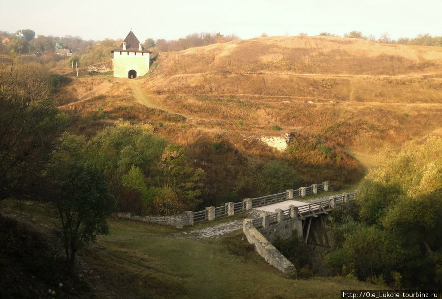 На территории — одна из оборонительных башен Хотин, Украина