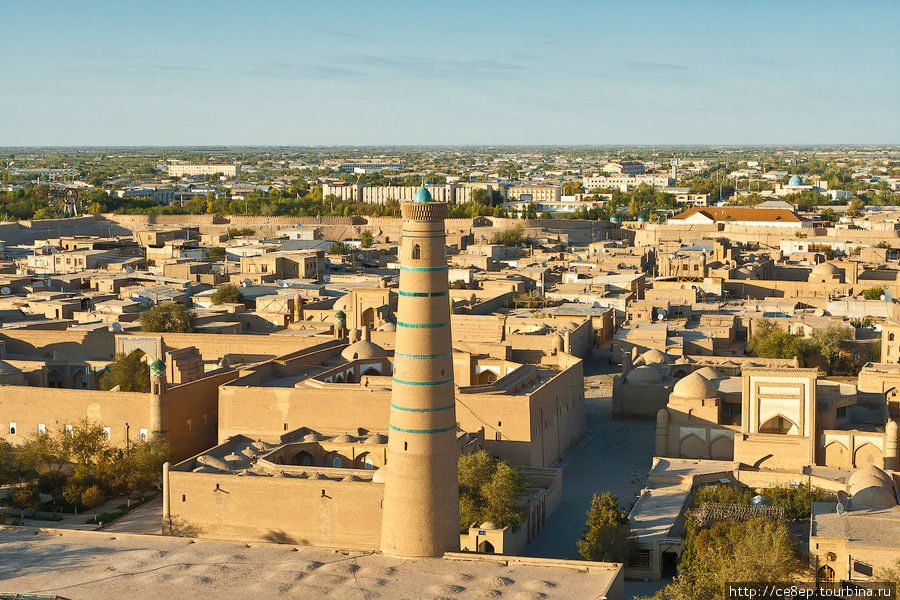 Не самый высокий минарет Хива, Узбекистан