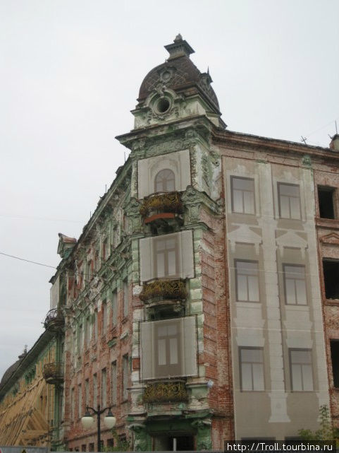 А вот дом, ждущий своей участи — то ли ремонта, то ли другой какой судьбы Казань, Россия