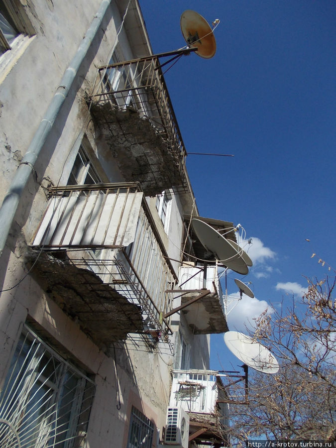 Эти балконы почему-то не улучшились Нахичевань, Азербайджан
