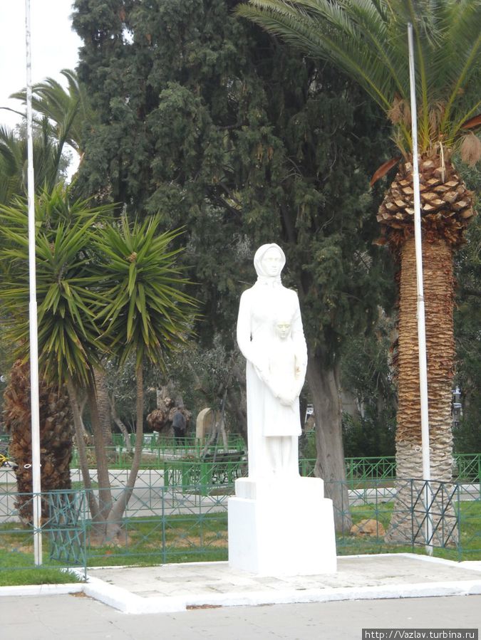 Статуя Лутраки, Греция