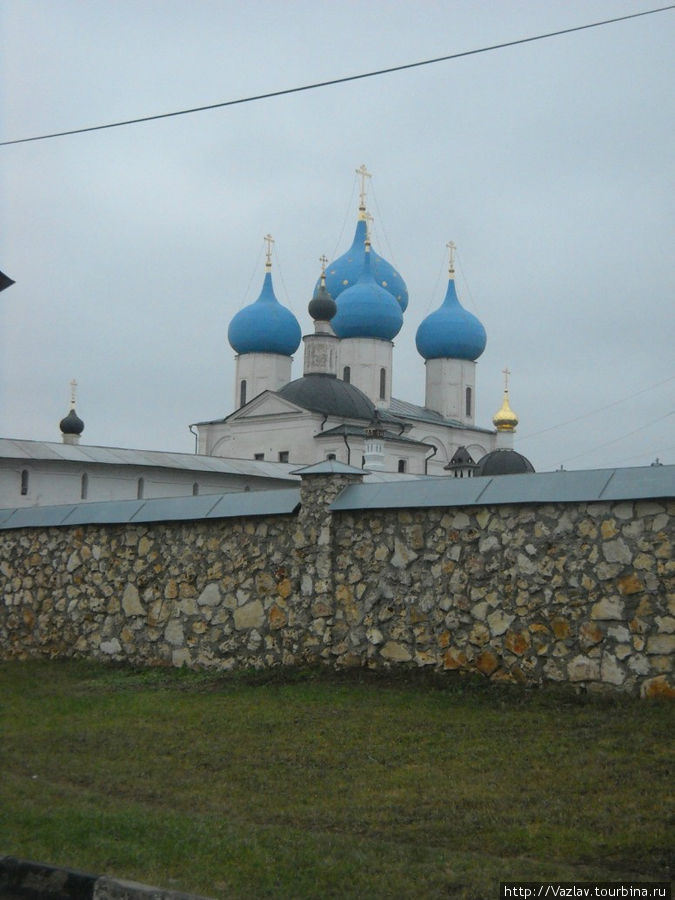 Возле стен монастыря Серпухов, Россия