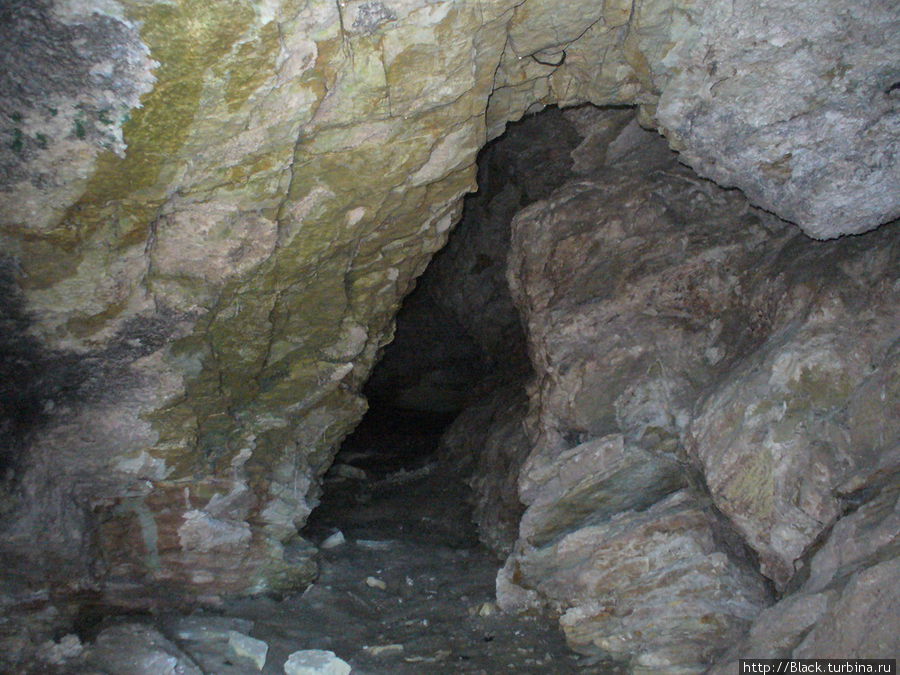 Одна из Мацестинских пещер Одна из Мацестинских пещер