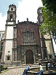 А это церковь Сан Хуан де Диос в самом центре рядом с площадью Изящных Исскусств