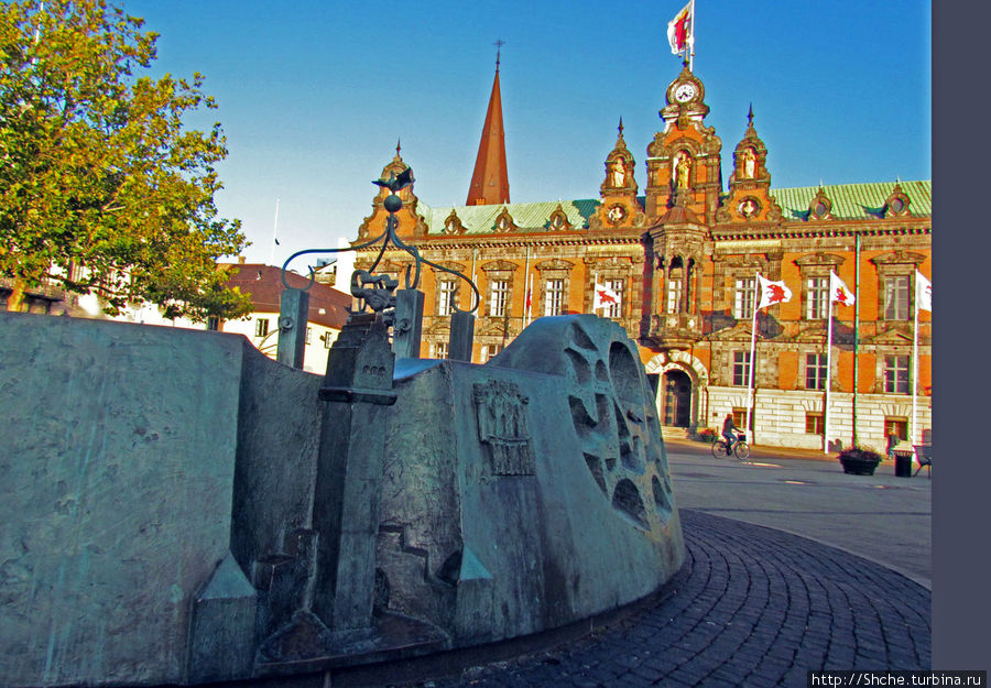 Исторический фонтан на Большой площади ( Stortorget ) Мальме Мальмё, Швеция
