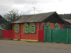 Старообрядцы любят яркие цвета. Обычный дом в Тарбагатае