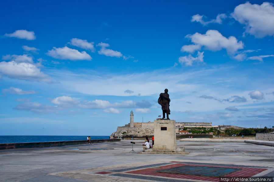 Памятник генералу Миранда — венесуэльскому патриоту, одному из руководителей борьбы за независимость испанских колоний в Америке Гавана, Куба