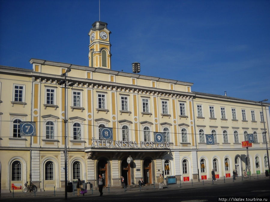 Фасад вокзала Любляна, Словения