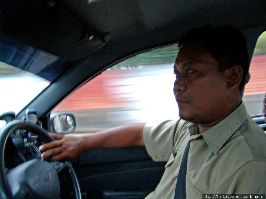 Ko Tint Naing, таксист в Янгоне Янгон, Мьянма