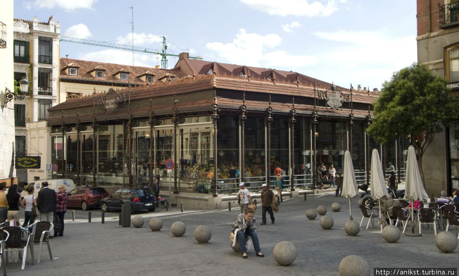Не сразу понятно, что это здание — рынок Мадрид, Испания