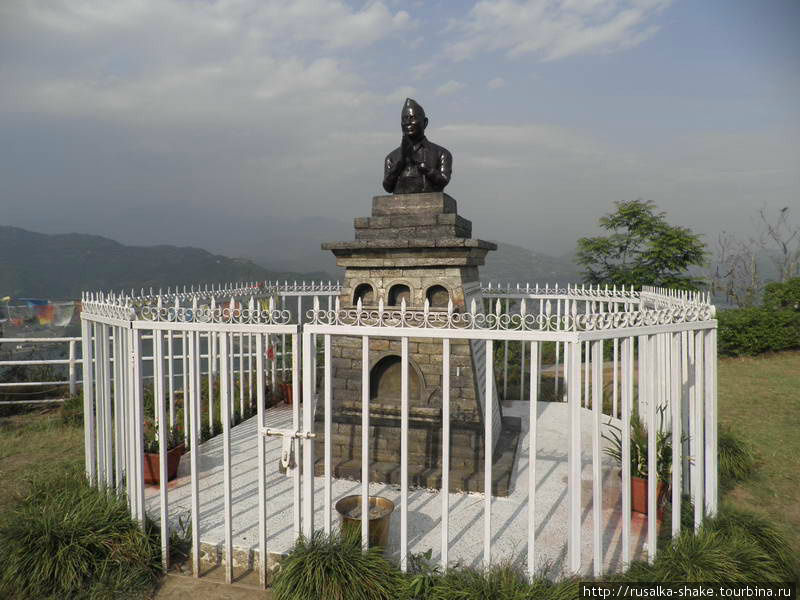 Ступа Мира во всем мире Покхара, Непал