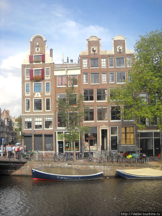 А один без головы! Амстердам, Нидерланды