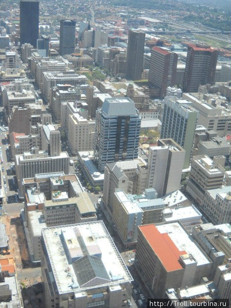 Ну точно, SimCity4. Вон то здание синее прямо как оттуда и списано! Йоханнесбург, ЮАР