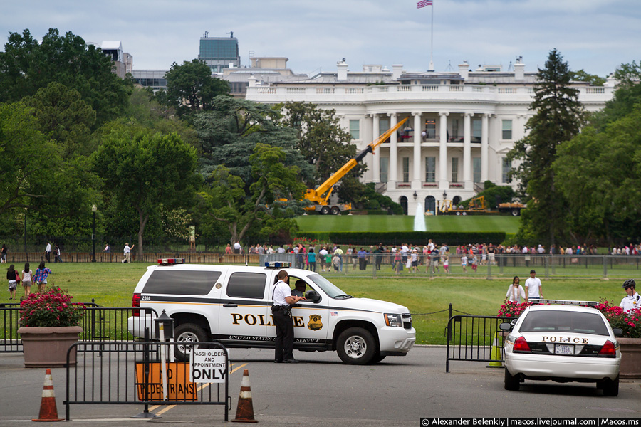 Усиленные меры безопасности в Вашингтоне — везде. Очень много полиции. Всё это появилось после терактов 11 сентября. Вашингтон, CША