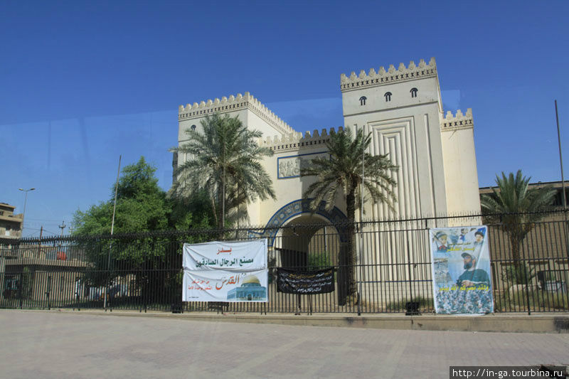 Иракский Национальный музей. Съемка внутри запрещена, к сожалению. Багдад, Ирак