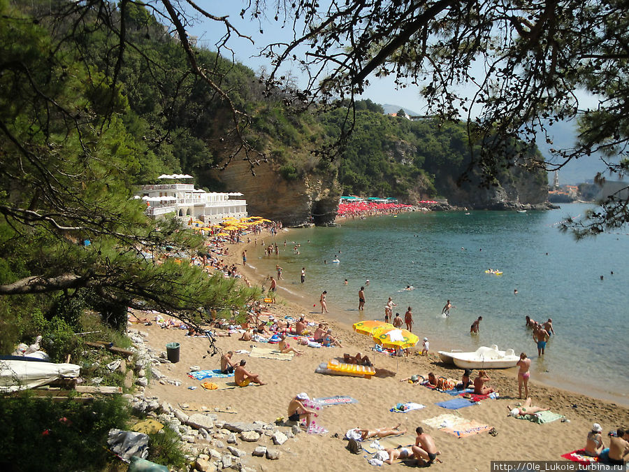 Пляж Могрен — платный, со своими пляжными зонтами нельзя туда Будва, Черногория