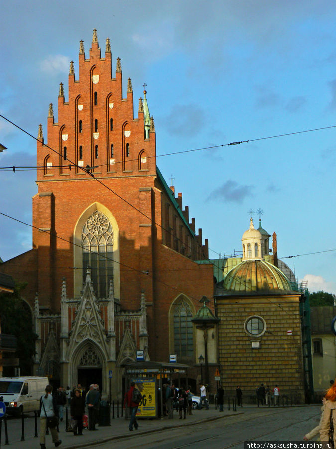 На улице Доминиканской  можно увидеть Доминиканский костел. Краков, Польша