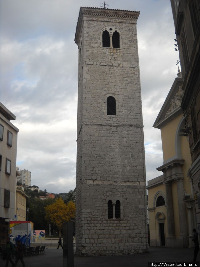 Падающая башня по-риекски Риека, Хорватия
