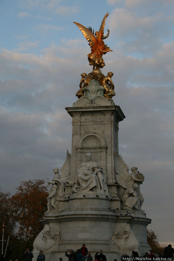 перед дворцом Лондон, Великобритания