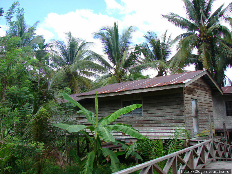 Дома очень простые, но имеют свою продолговатую форму Мири, Малайзия
