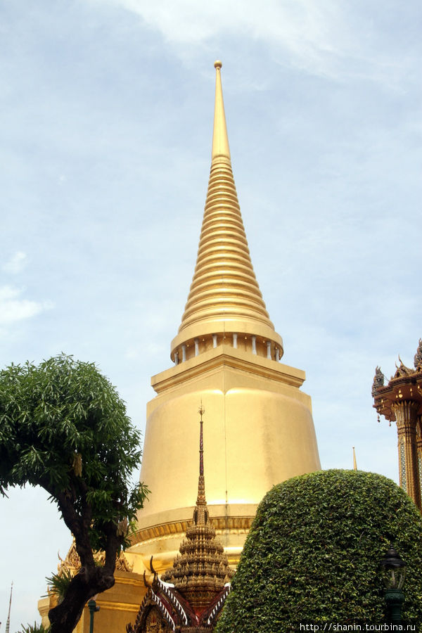 Ступы у Королевского дворца Бангкок, Таиланд