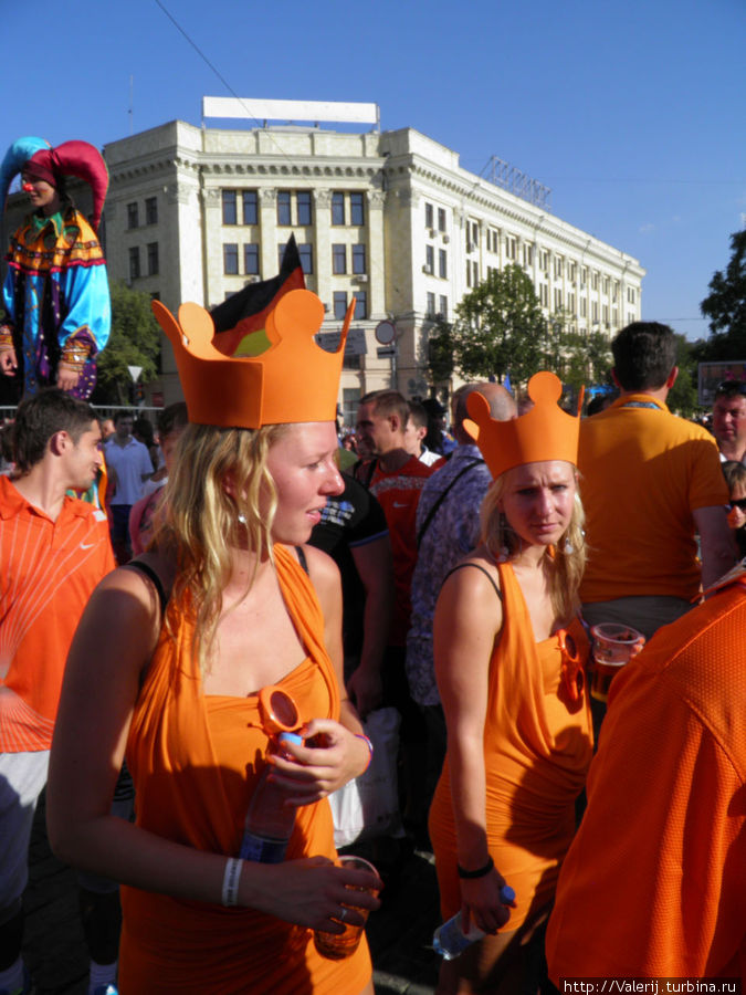ЕВРО 2012. Рукопожатия в жизни и противостояние на поле Харьков, Украина ЕВРО 2012. Рукопожатия в жизни и противостояние на поле Харьков, Украина