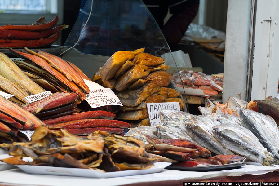 Цены — от 350 рублей за килограмм. До…да до бесконечности, есть ведь очень редкие и дорогие виды рыбы. Разве это дёшево для местности, где эту рыбу добывают? Почему в Москве она стоит почти столько же? Ведь рыбу нужно привезти, сохранить её свежесть, где-то хранить… Цены — от 350 рублей за килограмм. До…да до бесконечности, есть ведь очень редкие и дорогие виды рыбы. Разве это дёшево для местности, где эту рыбу добывают? Почему в Москве она стоит почти столько же? Ведь рыбу нужно привезти, сохранить её свежесть, где-то хранить…