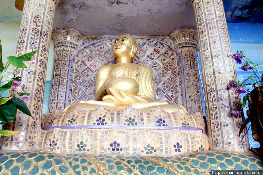 Это еще не тот Будда, он находится примерно на полпути к дальней пещере Пиндайя, Мьянма