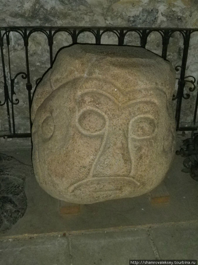 Языческий идол — Саласпилсская каменная голова Рига, Латвия