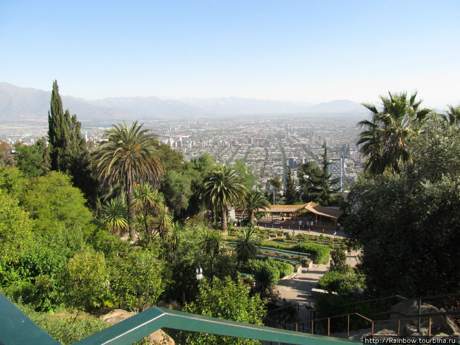 Вид из парка на город Сантьяго, Чили