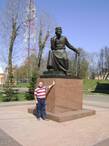 Памятник Фёдору Коню (скульптор О.Н.Комов, 1991 год) —  великому русскому зодчему, строителю Смоленской крепости