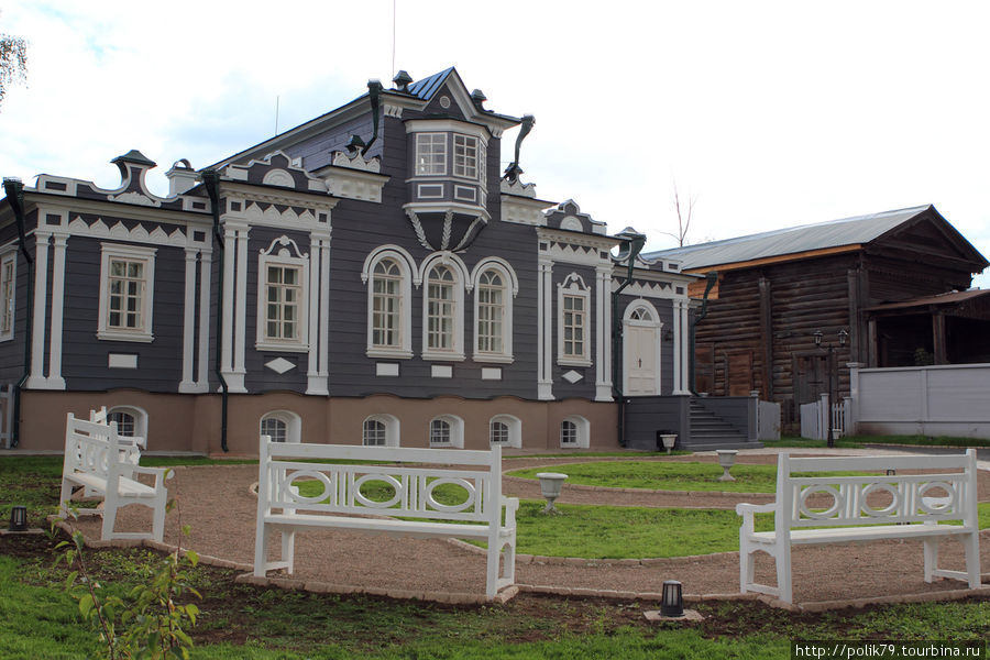 Только что отреставрированный дом семьи декабриста С. П. Трубецкого. Был построен для его младшей дочери Зинаиды в 1854 году. Иркутск, Россия
