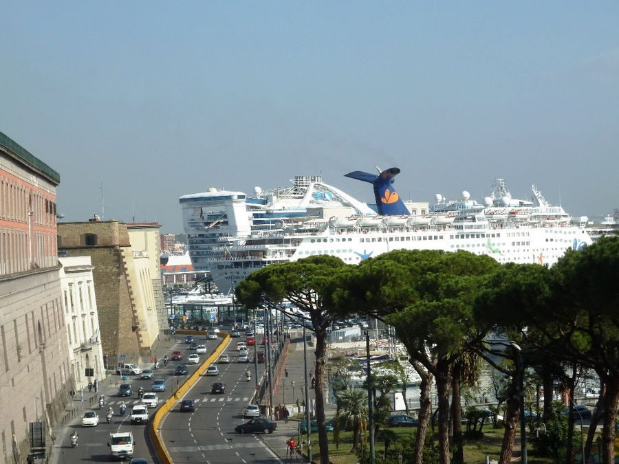 Морской порт Неаполь, Италия
