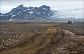 Ледник Лаунгйёкудль имеет площадь 940 км2 и является вторым по величине ледником Исландии.