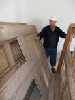 внутри мечети. Её строитель (подрядчик), Абдибеков Болат, показывает будущий интерьер.