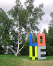 LOVE 2012, группа Pprofessors, Россия — эта скульптура часть большого арт-проекта. Автор считает, что эта конструкция присутствует везде, не только в речи — интересно