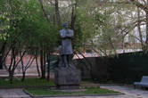 Пушкинская улица появилась в Петрозаводске еще до революции. Здесь, в сквере рядом со зданием библиотеки, в 1966 году открыт памятник. В Петрозаводске Пушкин никогда не был.