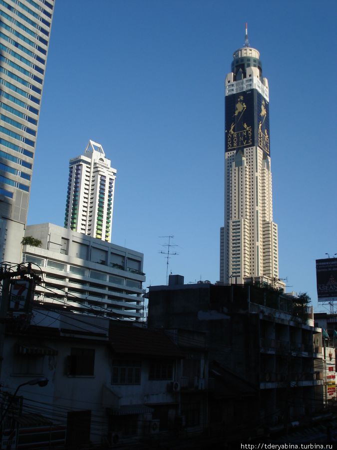 Гостиница Байок-скай (справа) — самый большой небоскреб в Бангкоге, 88 этажей. Слева — гостиница Байок-сьют — 43 этажа. Именно в ней мы и остановились Таиланд