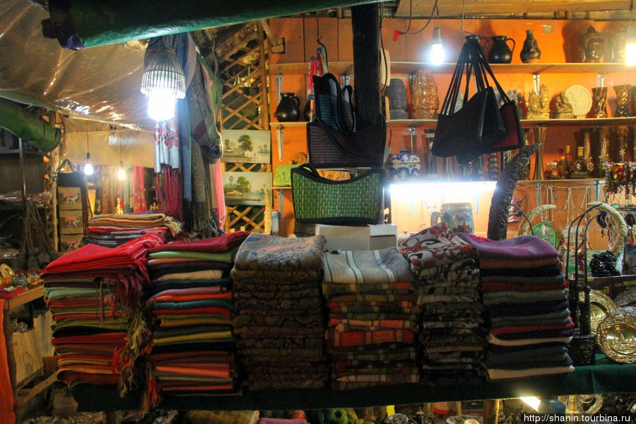 Ночной рынок - все для туристов Сиемреап, Камбоджа