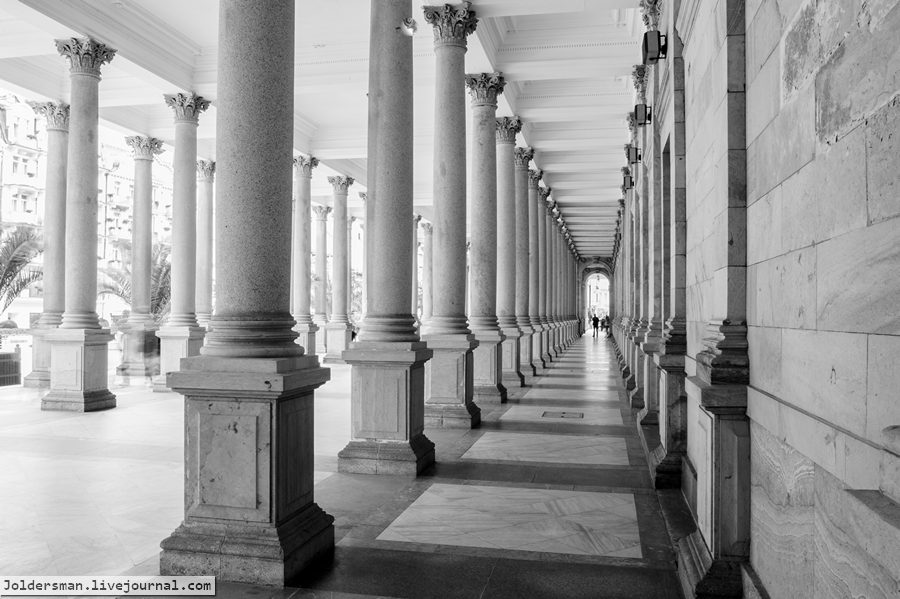 Одна из достопримечательностей Карловых Вар это колоннады, которых здесь много. Карловы Вары, Чехия