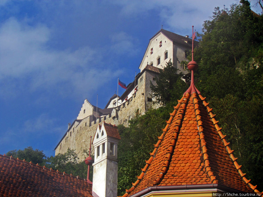 Замок Вадуц (Schloss Vaduz) и окрестности Лихтенштейна Вадуц, Лихтенштейн
