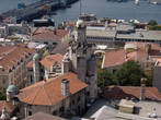 В Стамбуле есть православные церкви и костелы. Но на этой фотографии изображена синагога.